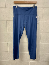 Load image into Gallery viewer, Lululemon Athletic Pants Size 11/12 (31)
