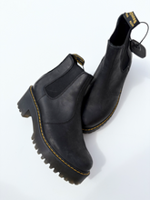 Load image into Gallery viewer, Dr Martens Boots Womens 8
