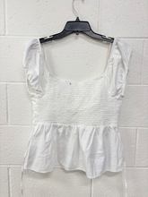 Load image into Gallery viewer, Aeropostale Short Sleeve Top Size Large
