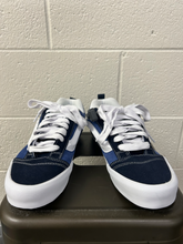 Load image into Gallery viewer, Vans Casual Shoes Mens 11

