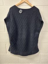 Load image into Gallery viewer, Lulu Lemon Sweater Size Medium
