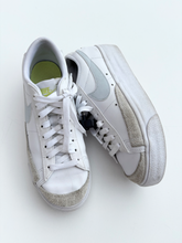 Load image into Gallery viewer, Nike Womens Athletic Shoes Womens 7.5
