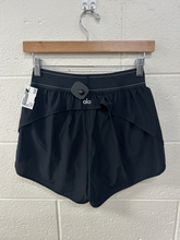 Load image into Gallery viewer, Alo Athletic Shorts Size Small
