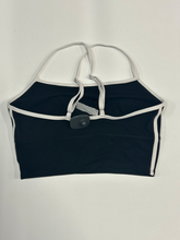 Load image into Gallery viewer, Vuori Athletic Top Size Medium
