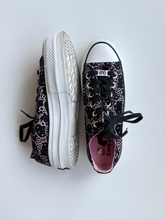 Load image into Gallery viewer, Converse Casual Shoes Womens 8
