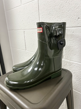 Load image into Gallery viewer, Hunter Boots Womens 9
