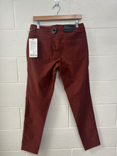 Load image into Gallery viewer, Lululemon Athletic Pants Size 11/12 (31)
