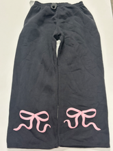 Load image into Gallery viewer, Edikted Pants Size Medium
