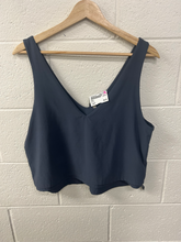 Load image into Gallery viewer, Vuori Athletic Top Size Medium
