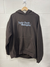 Load image into Gallery viewer, Sweatshirt Size Extra Large
