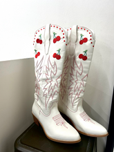 Load image into Gallery viewer, Pink Lily Boots Womens 9
