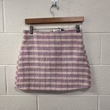 Load image into Gallery viewer, Zara Short Skirt Size Small
