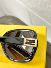 Load image into Gallery viewer, Sunglasses Fendi
