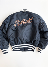 Load image into Gallery viewer, Heavy Outerwear Size Medium
