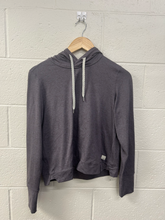 Load image into Gallery viewer, Vuori Athletic Top Size Medium
