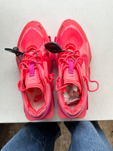 Load image into Gallery viewer, Nike Womens Athletic Shoes Womens 10
