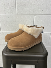 Load image into Gallery viewer, Uggs Boots Womens 10
