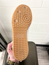 Load image into Gallery viewer, Adidas Womens Athletic Shoes Womens 8.5
