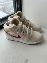 Load image into Gallery viewer, Nike Casual Shoes Womens 8.5
