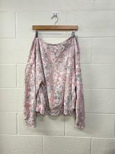 Load image into Gallery viewer, Zoe + Liv Sweatshirt Size XXL
