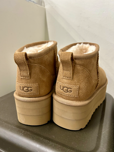 Uggs Boots Womens 7