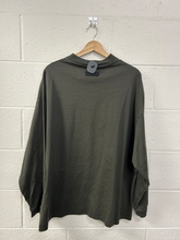 Load image into Gallery viewer, Essentials Long Sleeve T-shirt Size Small
