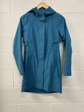 Load image into Gallery viewer, Lulu Lemon Athletic Jacket Size Small
