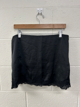 Load image into Gallery viewer, Abercrombie &amp; Fitch Short Skirt Size Medium
