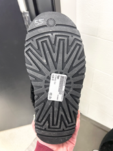 Load image into Gallery viewer, Uggs Sandals Womens 8
