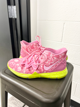 Load image into Gallery viewer, Nike Womens Athletic Shoes Womens 8.5
