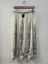 Load image into Gallery viewer, Max Studio Long Skirt Size Extra Large
