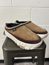 Load image into Gallery viewer, Uggs Casual Shoes Womens 12
