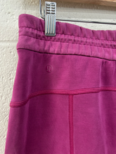 Load image into Gallery viewer, Lululemon Athletic Shorts Size 7/8
