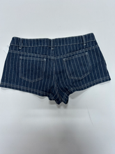 Load image into Gallery viewer, Edikted Shorts Size Medium

