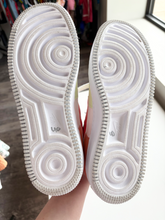 Load image into Gallery viewer, Nike Casual Shoes Womens 12
