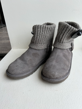 Load image into Gallery viewer, Uggs Boots Womens 5
