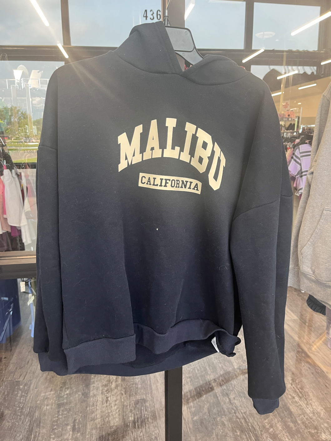 Edikted Sweatshirt Size Medium