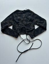 Load image into Gallery viewer, Gym Shark Athletic Top Size Medium
