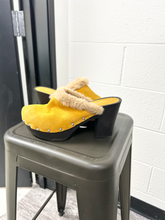 Load image into Gallery viewer, Charles David Sandals Womens 8.5
