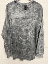 Load image into Gallery viewer, Gym Shark Long Sleeve Top Size Large
