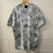 Load image into Gallery viewer, Short Sleeve Top Size Large
