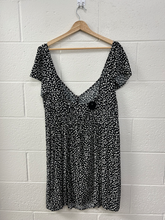 Load image into Gallery viewer, American Eagle Dress Size XXL
