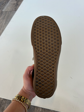 Load image into Gallery viewer, Vans Casual Shoes Mens 9
