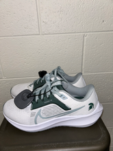 Load image into Gallery viewer, Nike Womens Athletic Shoes Womens 7.5
