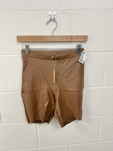 Load image into Gallery viewer, Skims Shorts Size Medium

