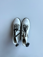 Load image into Gallery viewer, Boots Womens 6.5
