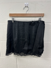 Load image into Gallery viewer, Abercrombie &amp; Fitch Short Skirt Size Medium
