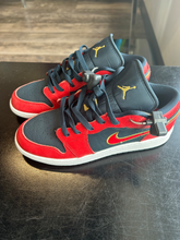 Load image into Gallery viewer, Jordan Casual Shoes Womens 8
