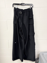 Load image into Gallery viewer, Alo Athletic Pants Size Extra Small
