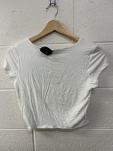 Load image into Gallery viewer, Garage Short Sleeve Top Size Medium
